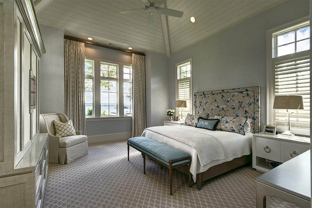 bedroom on lake front